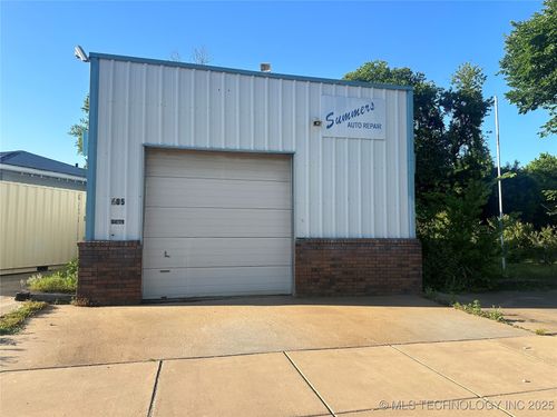 605 E 6th St, Okmulgee, OK, 74447-5522 | Card Image