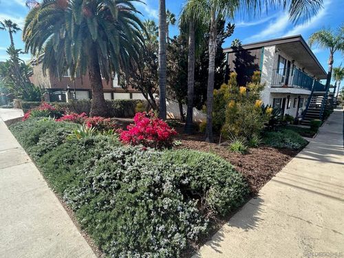 998 S Mollison Ave, El Cajon, CA, 92020-7013 | Card Image