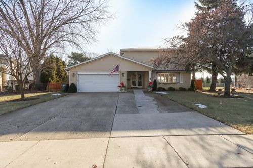 2019 E Avon Ln, Arlington Heights, IL, 60004-4206 | Card Image