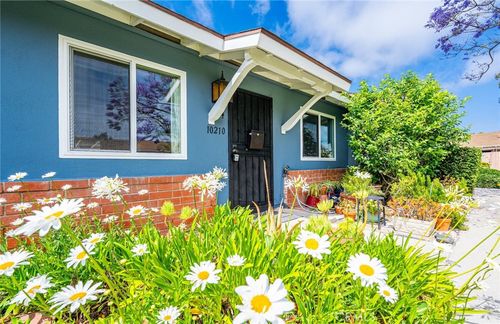 10210 Holburn Dr, Huntington Beach, CA, 92646-4333 | Card Image