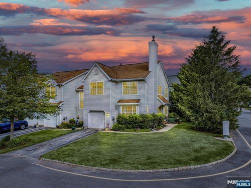 17 Willow Cir, Hamburg, NJ, 07419-1018 | Card Image