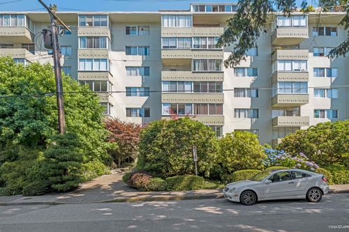308-1425 Esquimalt Ave, West Vancouver, BC, V7T1L1 | Card Image