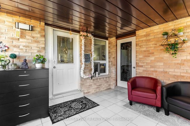 104 Sandmere Ave, House attached with 4 bedrooms, 3 bathrooms and 3 parking in Brampton ON | Image 7