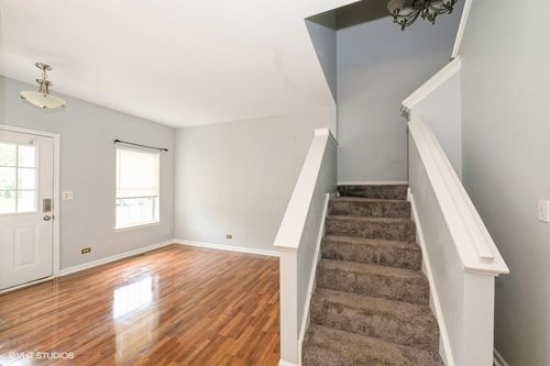 7 4 Seasons Ct, Elmhurst, IL, 60126-5615 | Card Image