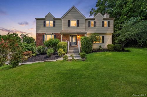 26 Sebastian Ct, East Fishkill, NY, 12533-6704 | Card Image
