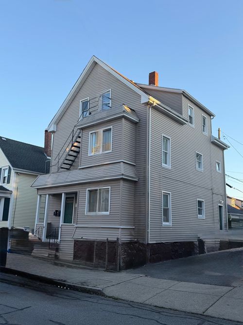 3-552 Rivet St, New Bedford, MA, 02740-2083 | Card Image