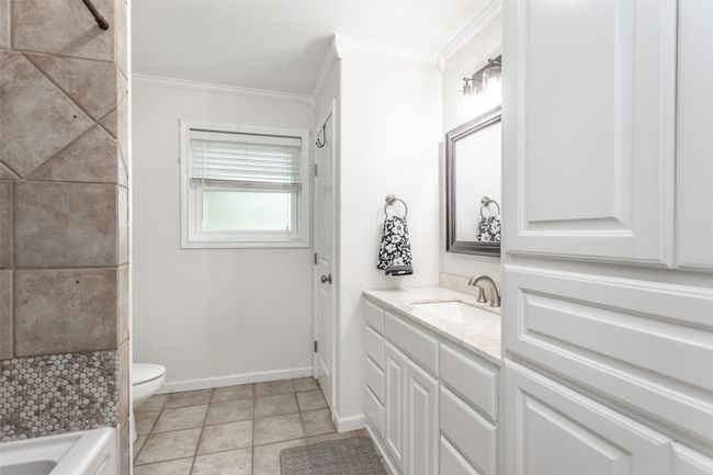 downstairs hall bath | Image 10