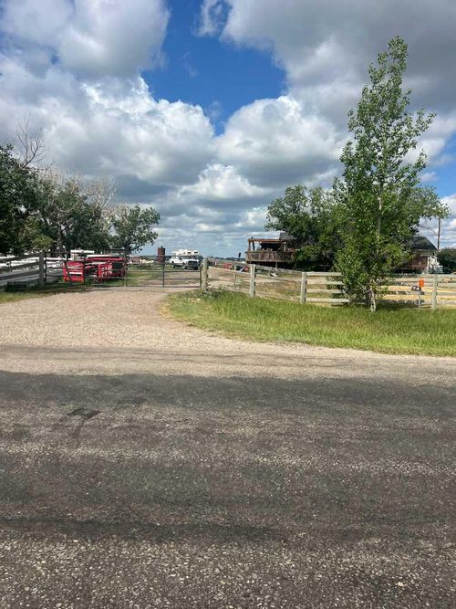 243032A Range Road 261, Rural Wheatland County, AB, T1P0H9 | Card Image