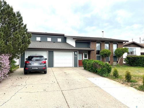 3082 Sherman Dr, Prince Albert, SK, S6V7H6 | Card Image