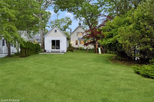 3725 Wickham Ave, Mattituck, NY, 11952-1662 | Card Image