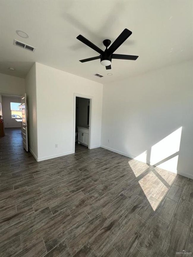 Spare room with ceiling fan | Image 21