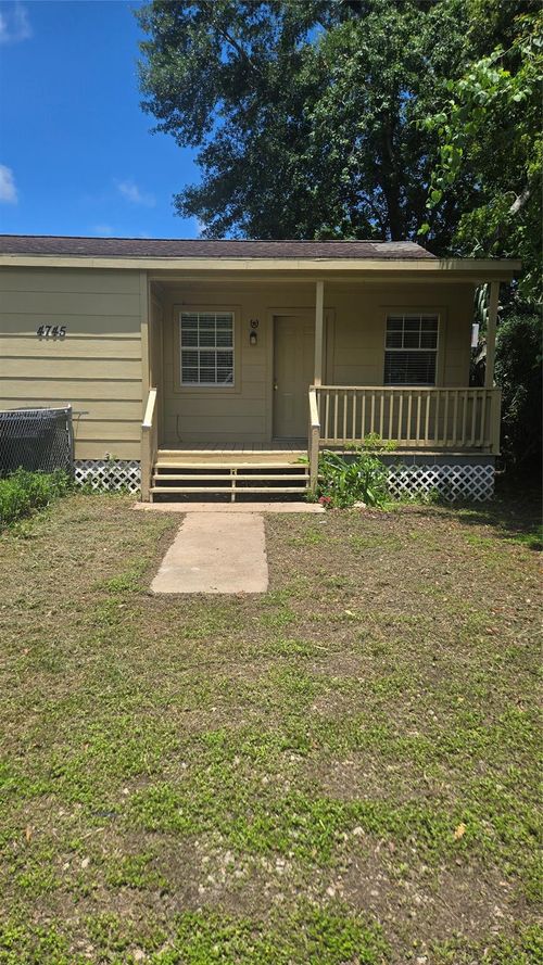 4745 5th St, Bacliff, TX, 77518-1761 | Card Image
