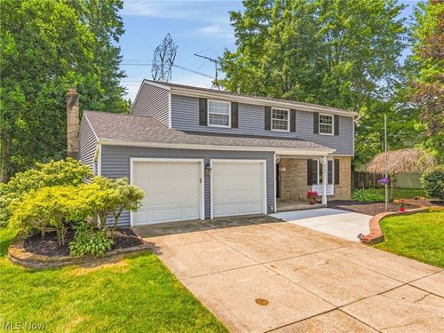 850 Berkshire Dr, Macedonia, OH, 44056-1602 | Card Image