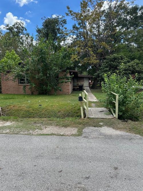 911 Fortune St, Houston, TX, 77088-6219 | Card Image