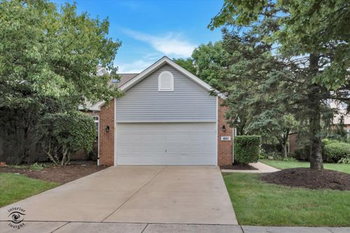 8641 Pearson Dr, Darien, IL, 60561-1745 | Card Image