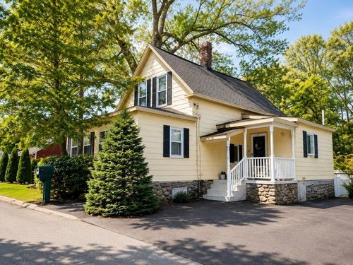 38 Veranda Ave, Tewksbury, MA, 01876-1740 | Card Image