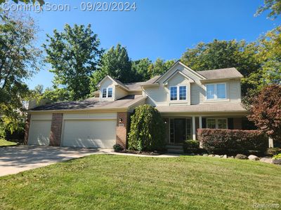 158 Fairhill Way, Home with 4 bedrooms, 3 bathrooms and null parking in Marion Twp MI | Image 2