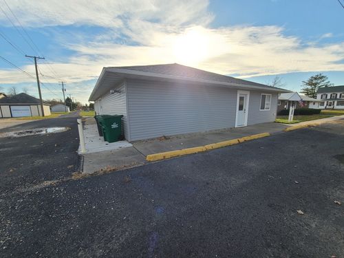 116 W South St, FRANKLIN GROVE, IL, 61031-9521 | Card Image