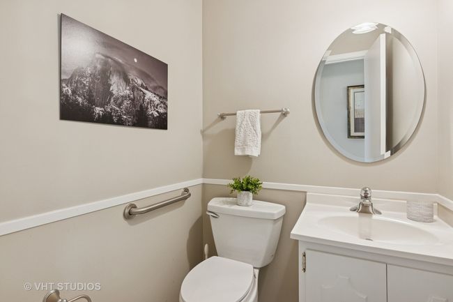 566 Northampton Cir, House other with 4 bedrooms, 3 bathrooms and 6 parking in Elk Grove Village IL | Image 8