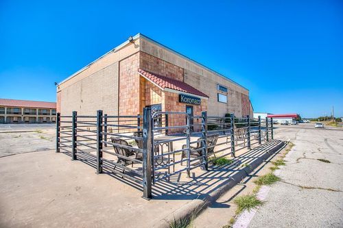 4611 S Jackson St, San Angelo, TX, 76903-9331 | Card Image