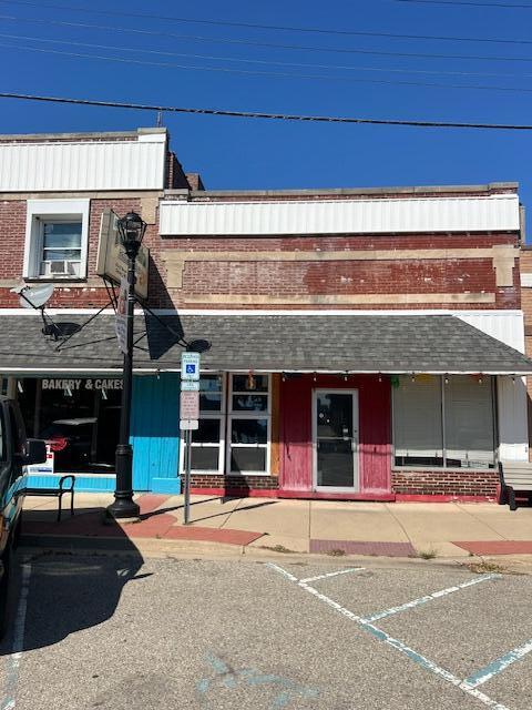 17 W Main St, Grant, MI 49327
