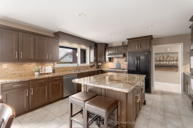 13 Connor Crt, House other with 6 bedrooms, 4 bathrooms and 10 parking in Stoney Creek ON | Image 14