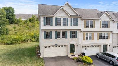 621 Hilton Cir, Condo with 3 bedrooms, 2 bathrooms and 2 parking in Collier Twp PA | Image 2