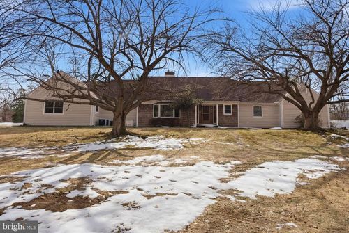 682 Whirlaway Dr, WARMINSTER, PA, 18974-3061 | Card Image