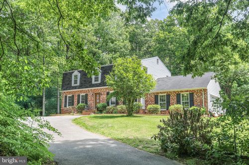 6401 Wolf Run Hunt Ct, FAIRFAX STATION, VA, 22039-1519 | Card Image