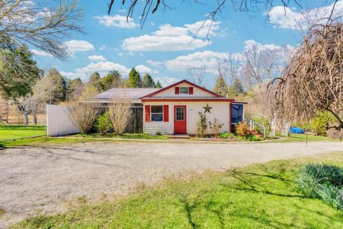 105 Dripping Springs Rd, Monterey, TN, 38574-6946 | Card Image