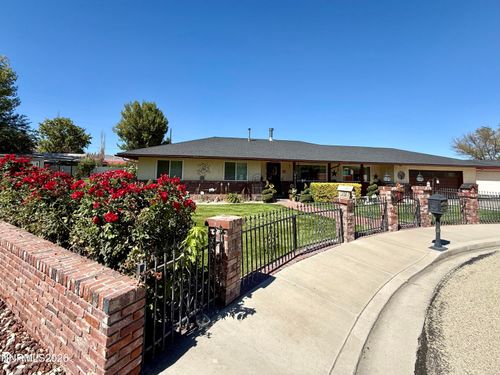 17 Maple Dr, Yerington, NV, 89447-2133 | Card Image
