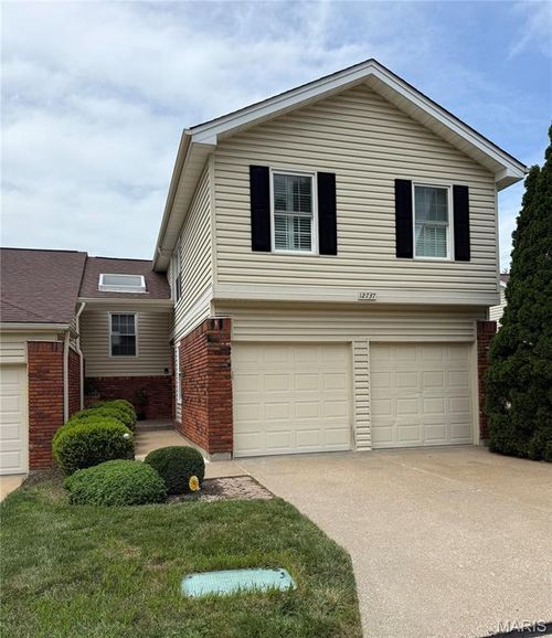 12737 Bennington Common Ln, Saint Louis, MO, 63146-2563 | Card Image