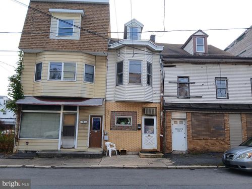 215 N 2nd St, GIRARDVILLE, PA, 17935-1305 | Card Image