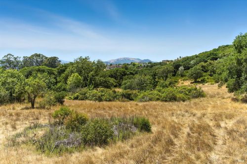 70 Oxford Dr, San Rafael, CA, 94903-2845 | Card Image