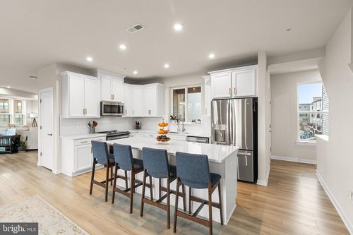 43769 Transit Sq, ASHBURN, VA, 20147-7252 | Card Image