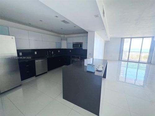 apt-4j-5825 Collins Ave, Miami Beach, FL, 33140-2202 | Card Image