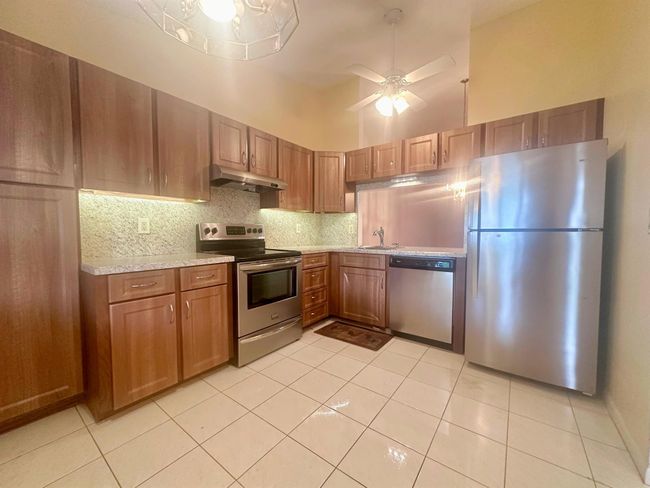 3206 Carambola Cir S, Condo with 2 bedrooms, 2 bathrooms and null parking in Coconut Creek FL | Image 8