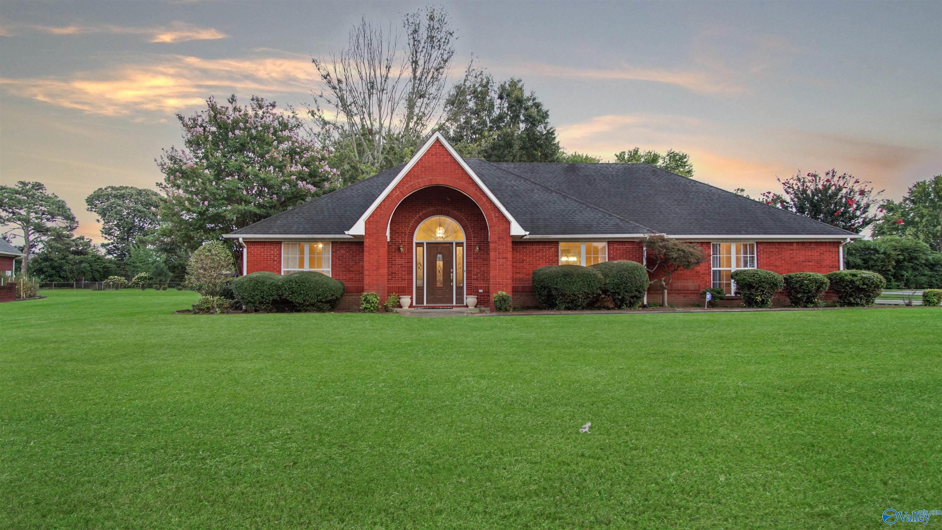 Clodessa Dr, Athens, AL 35611