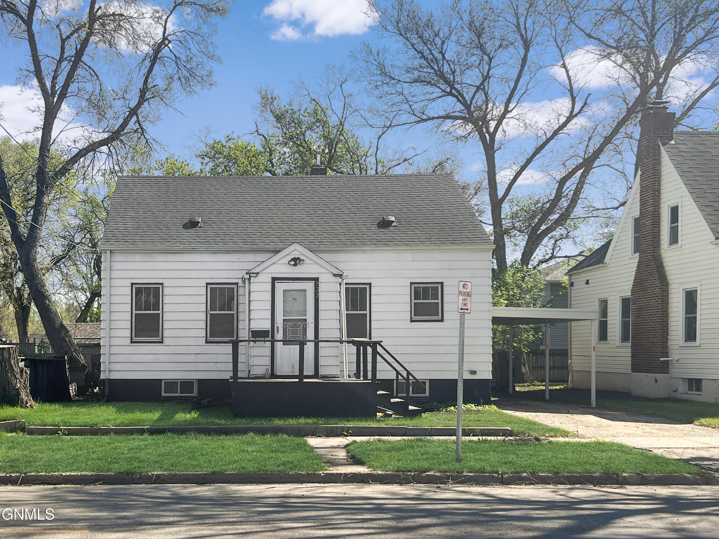 University Ave, Minot, ND 58703