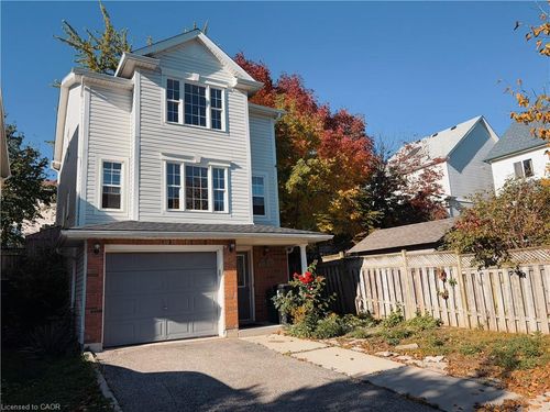 659 Basswood St, Waterloo, ON, N2V2K8 | Card Image