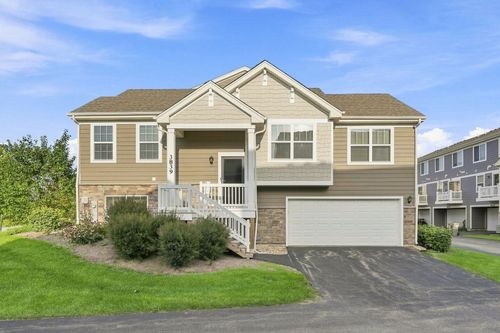 3839 Honeysuckle Ln, Elgin, IL, 60124-4504 | Card Image