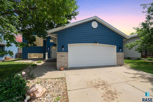 4804 S Galway Ave, Sioux Falls, SD, 57106-7551 | Card Image