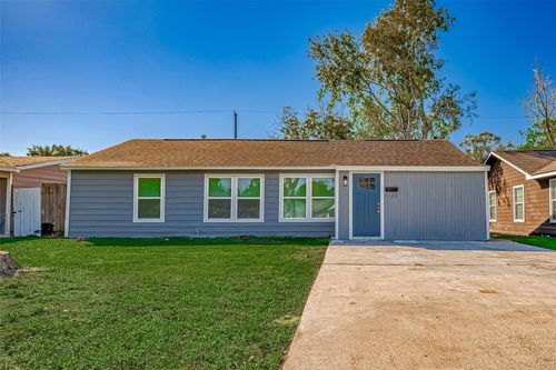 5122 Myrtlewood St, Houston, TX, 77033-2914 | Card Image