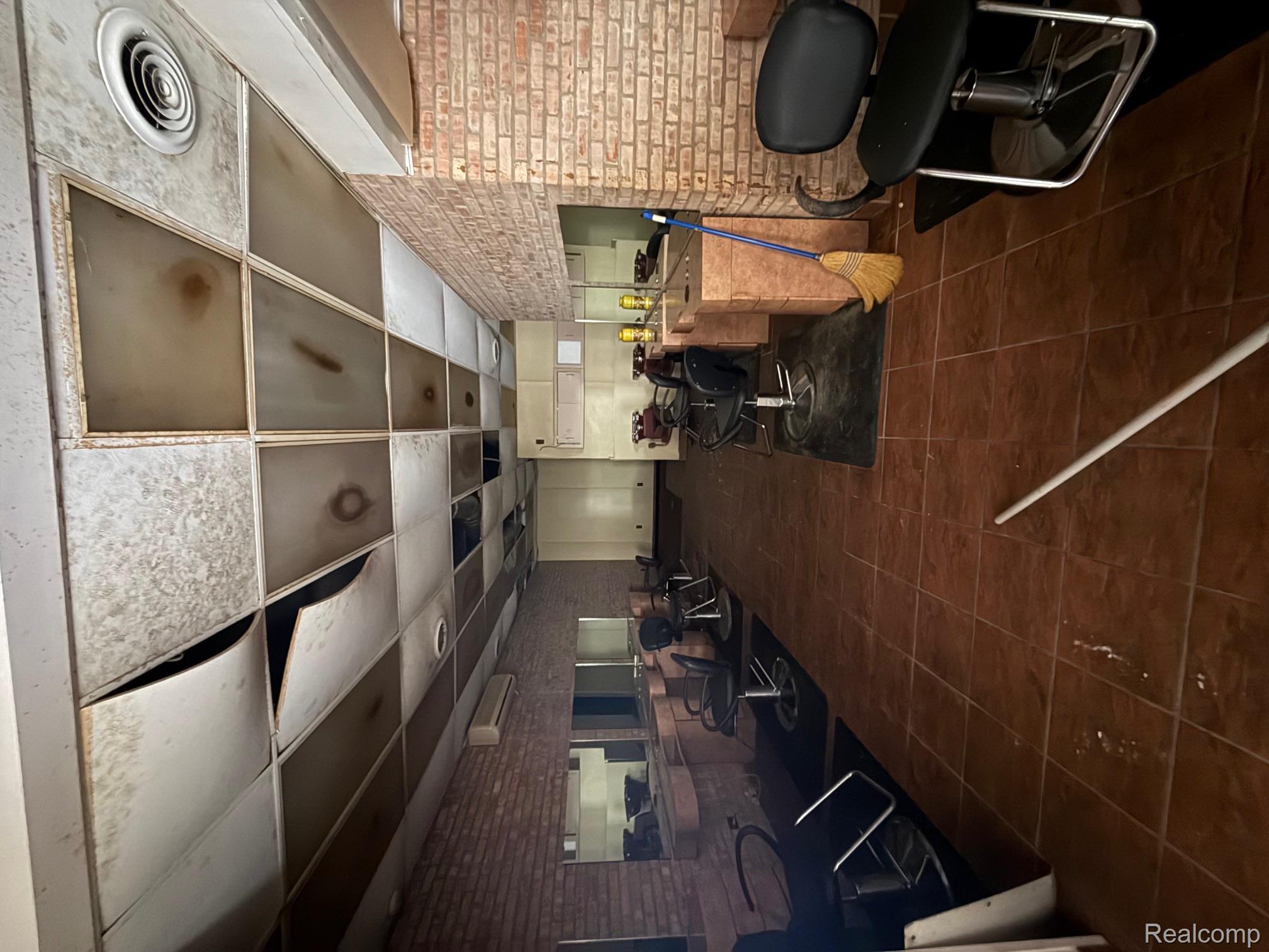 Commercial Sale in Pontiac 5