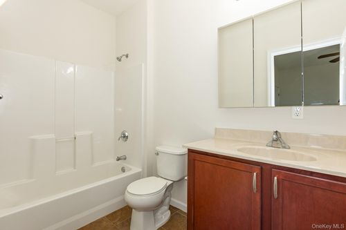 12-975 Main Street, Babylon, NY, 11735 | Card Image