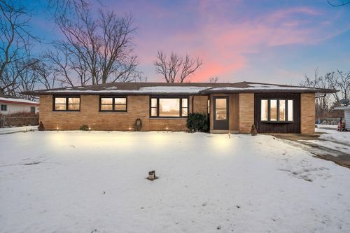 140 Lexington St, Valparaiso, IN, 46385-7905 | Card Image