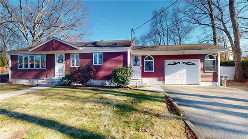 77 Iroquois Road, Cumberland, RI, 02864 | Card Image