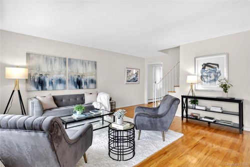 1019 Whittier Ave, New Hyde Park, NY, 11040-3800 | Card Image