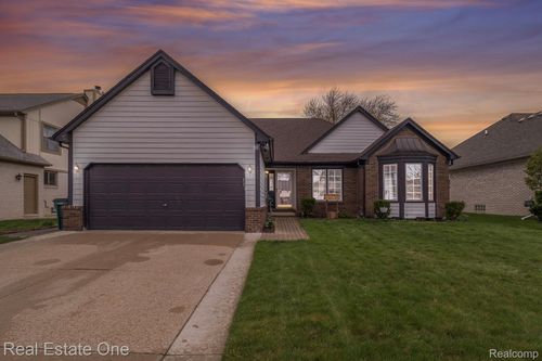 2579 Parasol Dr, TROY, MI, 48083-2426 | Card Image