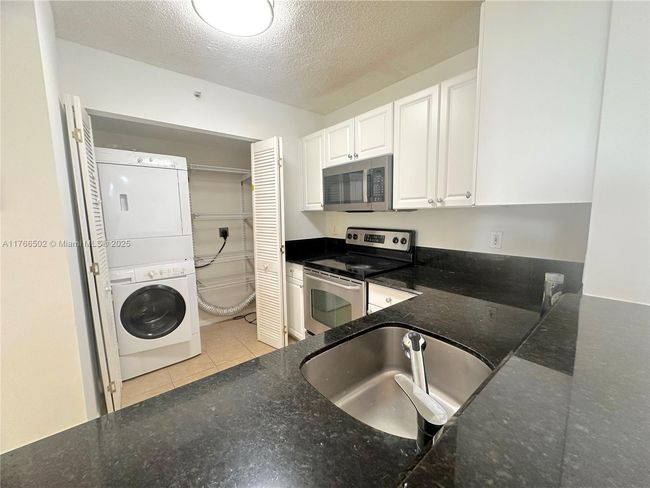 APT-302 - 2731 Ocean Club Blvd, Condo with 2 bedrooms, 2 bathrooms and null parking in Hollywood FL | Image 13